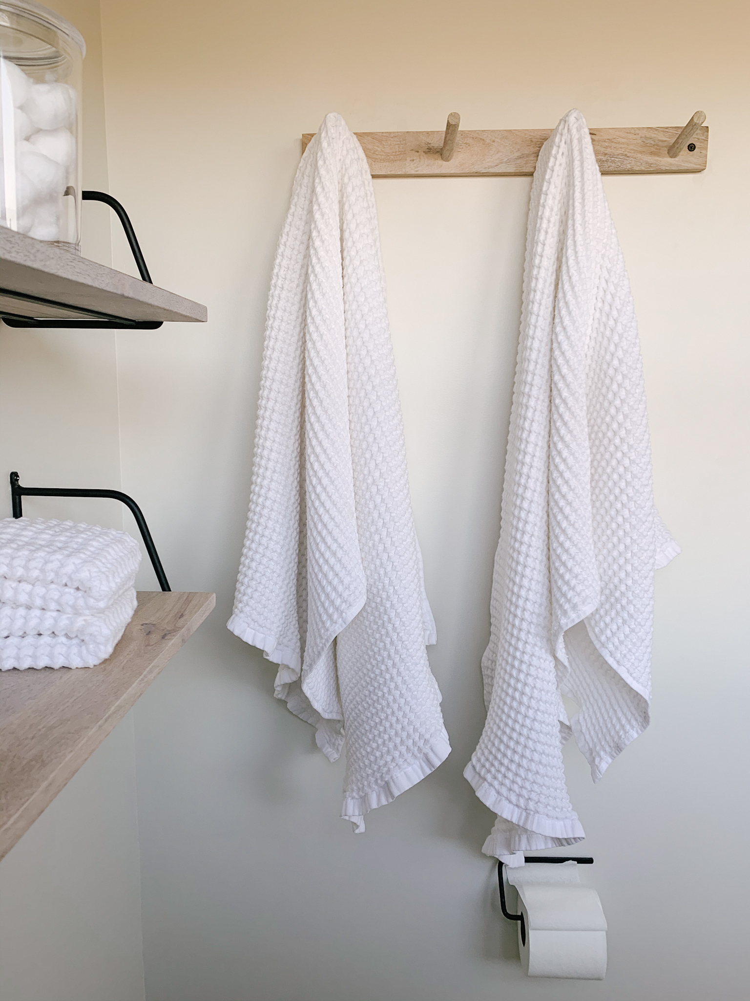 modern wooden peg rack for towels 
